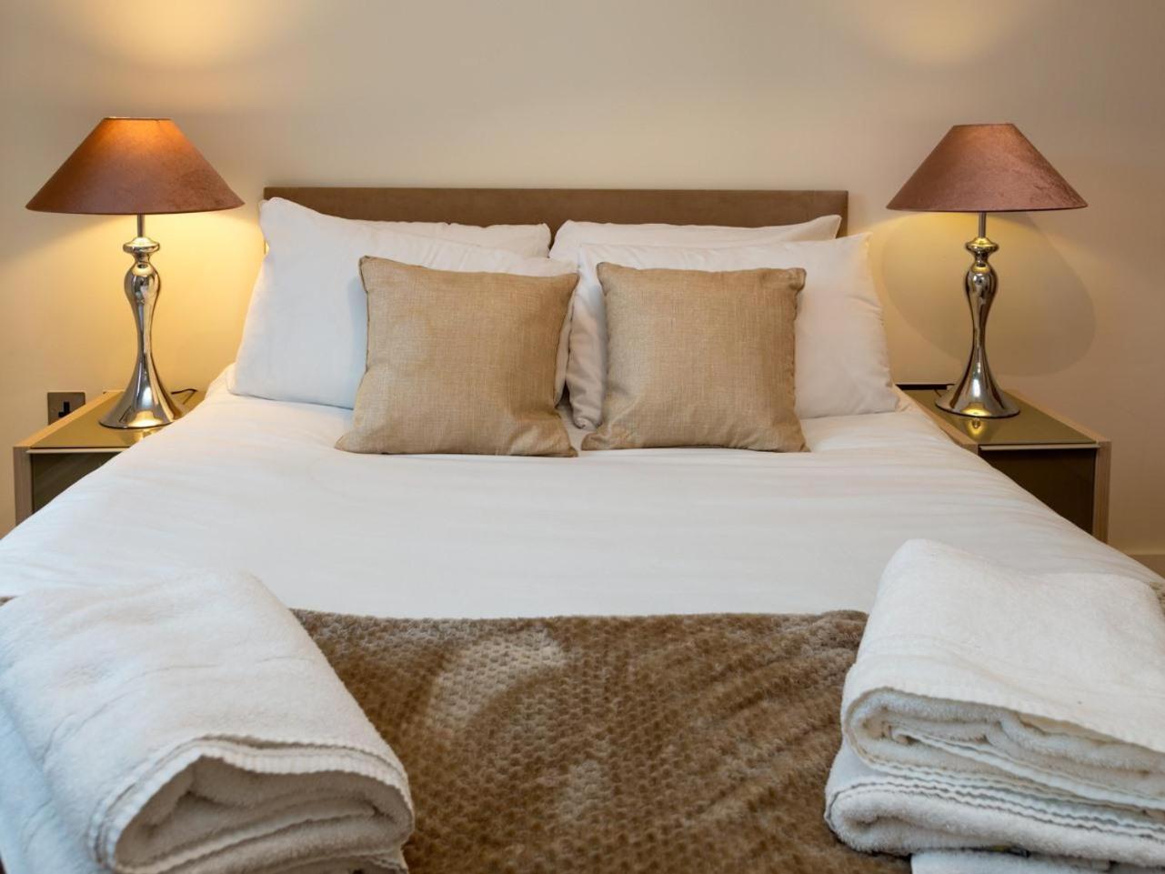 Central Tower Bridge Apartment London Room photo